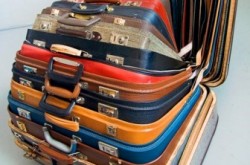 Зачем нужна наклейка на чемодан?